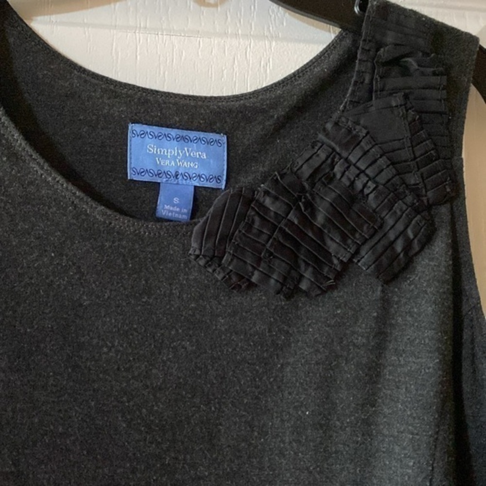 NWOT Vera Wang gray sleeveless dress size S - Picture 3 of 5